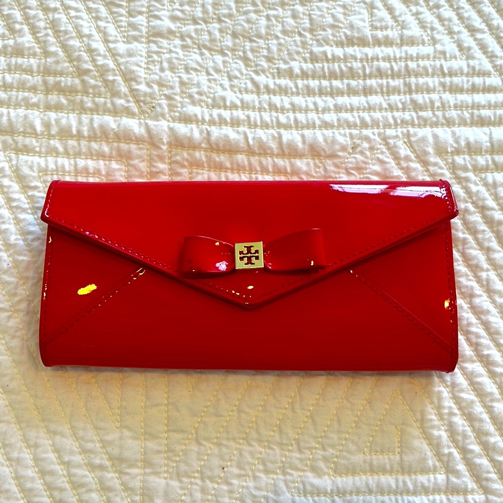 red patent leather tory burch wallet